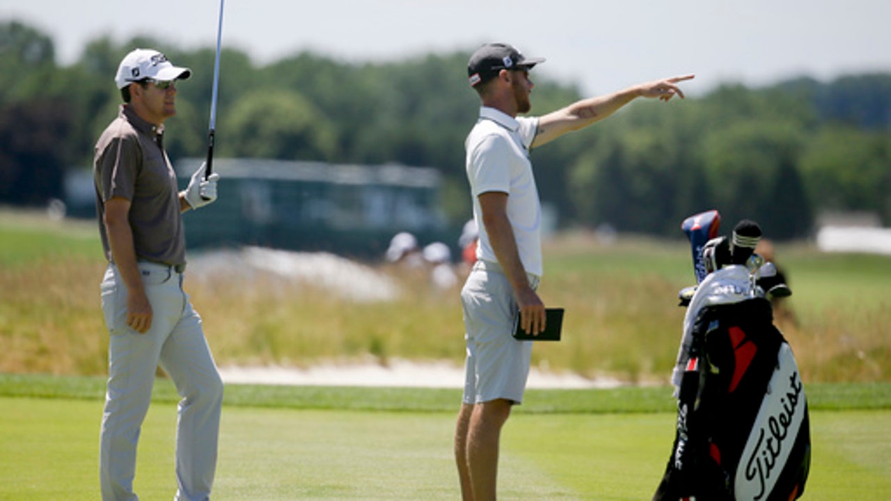 Play or carry? Aussie mates pull off US Open flip-flop